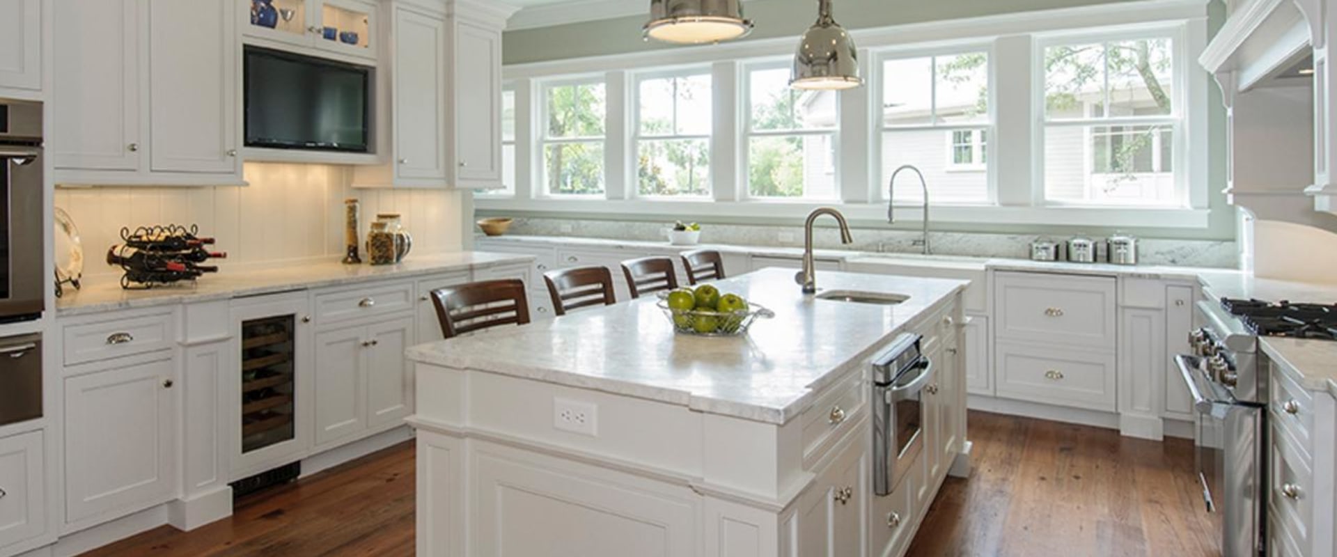 White or Off-White Kitchen Cabinets: Pros and Cons